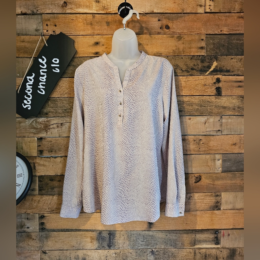 SALE-Violet & Claire Women's Cream And Lavender Muted Snake Print Blouse Size XL